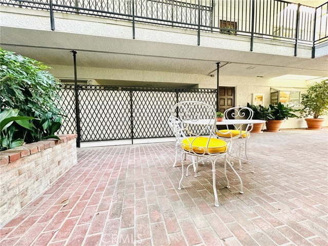 Detail Gallery Image 53 of 59 For 4950 Louise Ave #105,  Encino,  CA 91316 - 2 Beds | 2 Baths