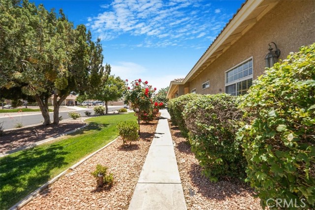 6940 Oak Vista Lane, Oak Hills CA: https://media.crmls.org/medias/0c6d977a-9c78-4b43-91f0-e6eb9cc33559.jpg