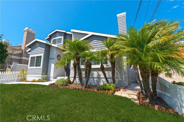 Detail Gallery Image 2 of 75 For 2205 Clark Ln a,  Redondo Beach,  CA 90278 - 3 Beds | 2/1 Baths