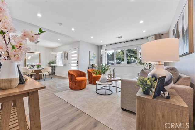 Front Image Thumbnail for CRDW25247760