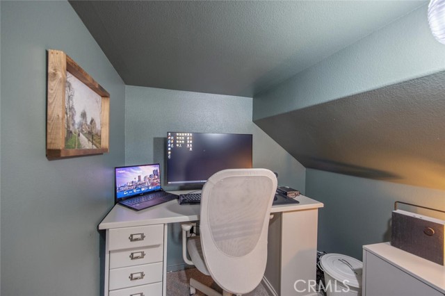 18147 Jupiter Lane, Saugus CA: https://media.crmls.org/medias/0c6e83a7-20e7-46e8-b2bb-59bbf2618127.jpg