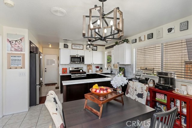 851 Blossomcreek Lane, Corona CA: https://media.crmls.org/medias/0c701805-360a-4eb1-b51a-ec1211a1cb64.jpg