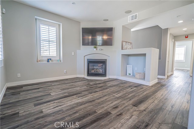 Detail Gallery Image 5 of 27 For 28287 Canterbury Ct, Valencia,  CA 91354 - 2 Beds | 1 Baths
