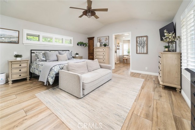 Detail Gallery Image 8 of 39 For 1098 W 25th Street, Upland,  CA 91784 - 4 Beds | 3 Baths