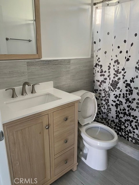 Detail Gallery Image 2 of 5 For 17728 Willard St a,  Reseda,  CA 91335 - 1 Beds | 1 Baths