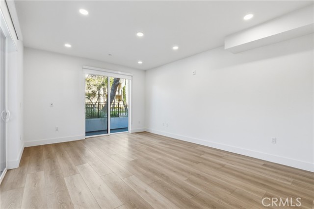 Detail Gallery Image 5 of 10 For 12078 Guerin St #101,  Studio City,  CA 91604 - 2 Beds | 2 Baths