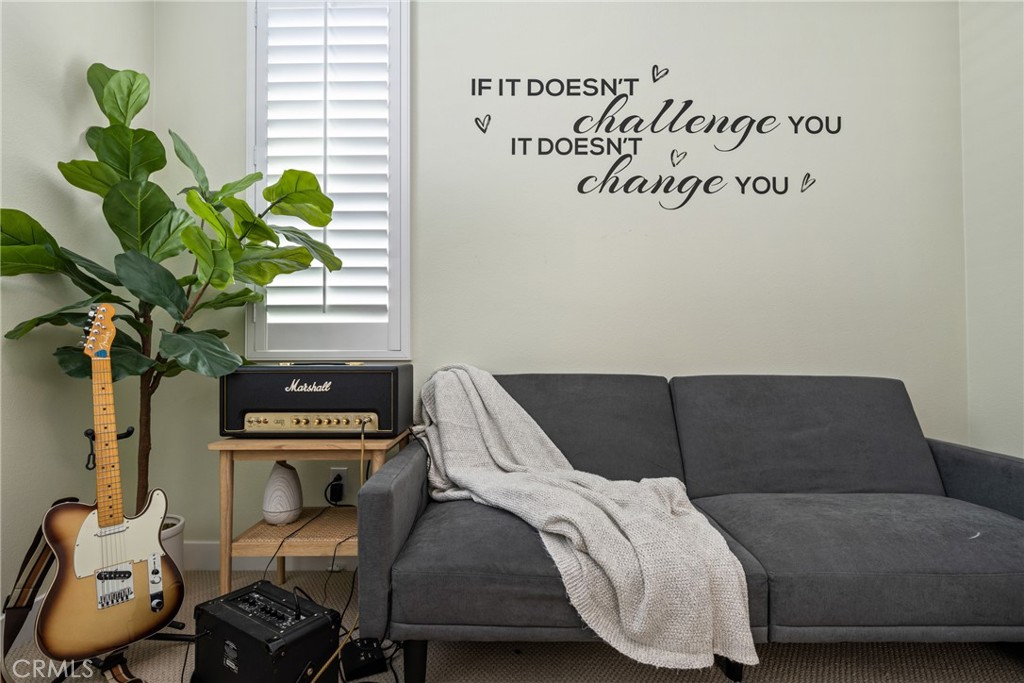 https://media.crmls.org/medias/0c729b91-cee6-4005-9bd5-09dac0b093bc.jpg?preset=X-Large