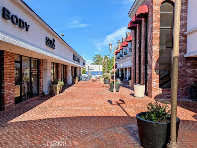  Commercial for Sale in Encino, California
