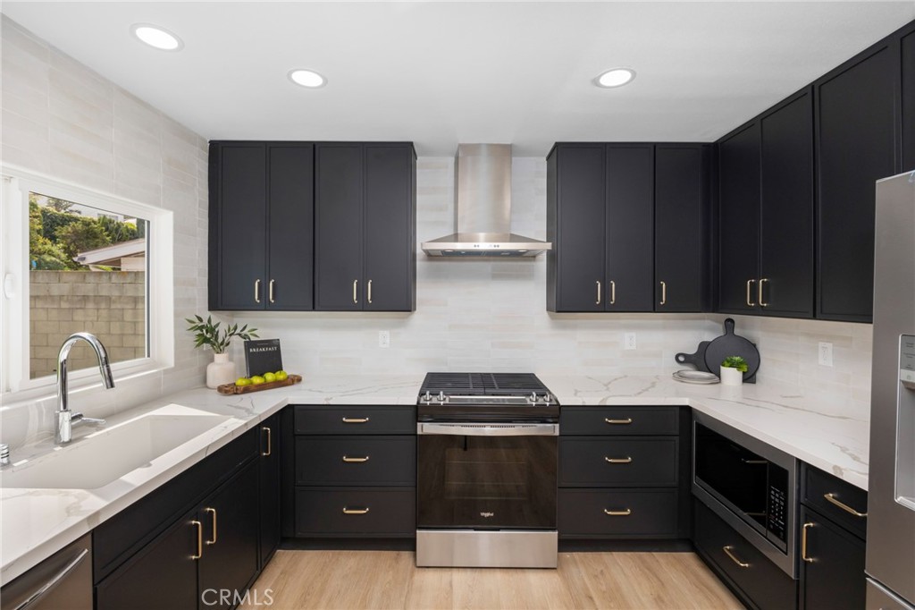 0c73dbf6 716d 43b5 9aef E70a7d1b0941