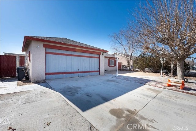 10221 Lawson Avenue, Adelanto CA: https://media.crmls.org/medias/0c74c084-d442-4802-bde8-e7247512f25e.jpg