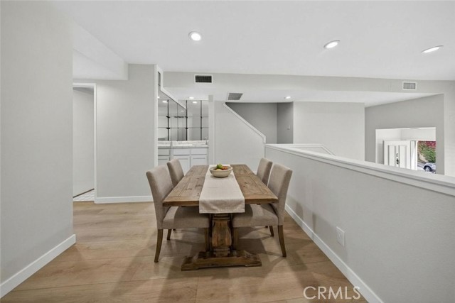 Detail Gallery Image 14 of 43 For 15235 Magnolia Bld #E,  Sherman Oaks,  CA 91403 - 3 Beds | 3 Baths