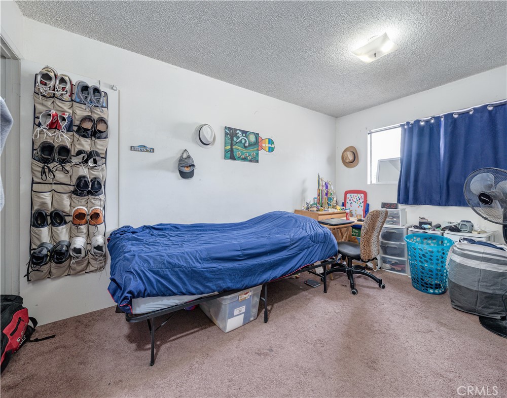 https://media.crmls.org/medias/0c752599-ae3b-41f7-930a-a88e7c1fc9d0.jpg?preset=X-Large