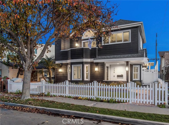 Detail Gallery Image 1 of 55 For 234 16th St, Seal Beach,  CA 90740 - 4 Beds | 3/1 Baths