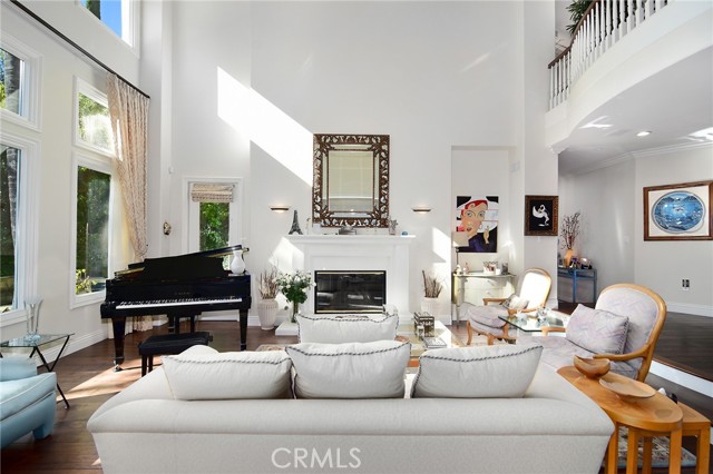 Detail Gallery Image 11 of 59 For 19134 Briarfield Way, Tarzana,  CA 91356 - 6 Beds | 7/1 Baths