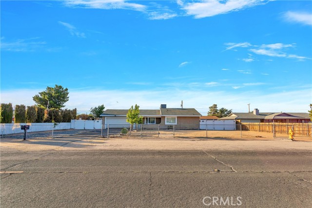 Image 3 for 20696 Sitting Bull Rd, Apple Valley, CA 92308