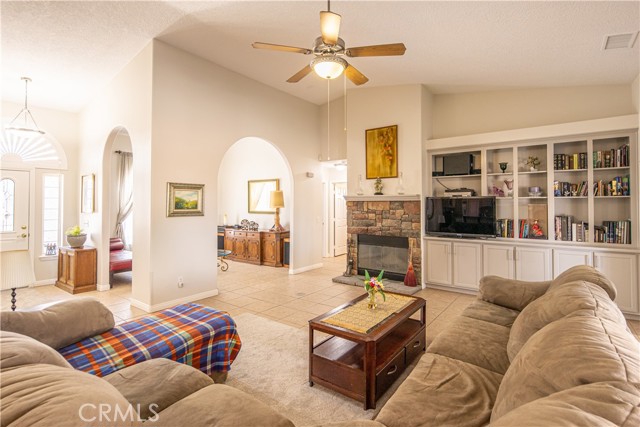 Detail Gallery Image 17 of 75 For 11123 Hickory Ave, Hesperia,  CA 92345 - 4 Beds | 2/1 Baths