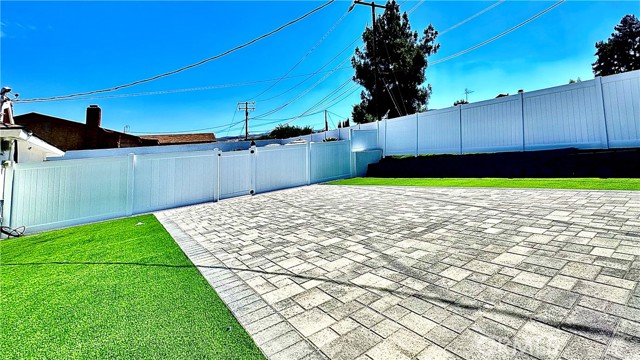 7401 Liberty Avenue, Corona CA: https://media.crmls.org/medias/0c76ca5f-6526-4fb4-b9d3-efbeb4125f45.jpg