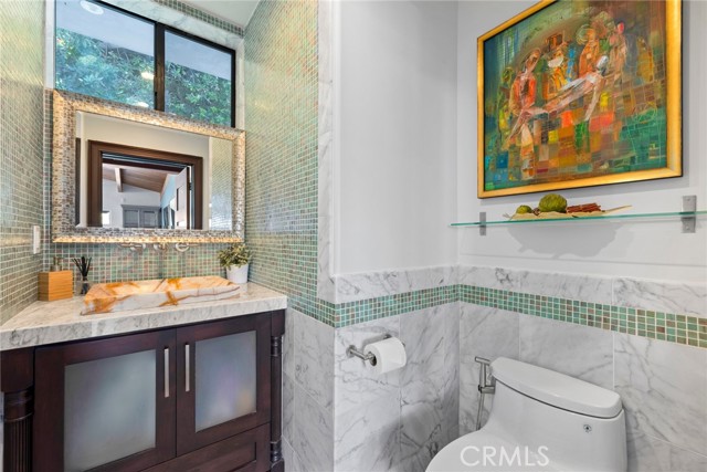 Detail Gallery Image 8 of 19 For 3655 Glenridge, Sherman Oaks,  CA 91423 - 3 Beds | 3 Baths