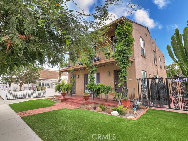 4523 East 3rd Street, Long Beach CA: https://media.crmls.org/medias/0c771eb9-7ce7-4973-9aca-369f4b4c42d0.jpg