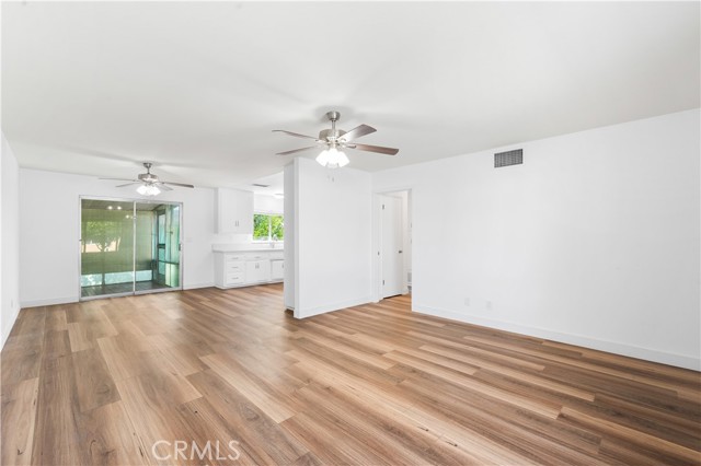 Detail Gallery Image 5 of 30 For 881 Majela Ln, Hemet,  CA 92543 - 2 Beds | 2 Baths