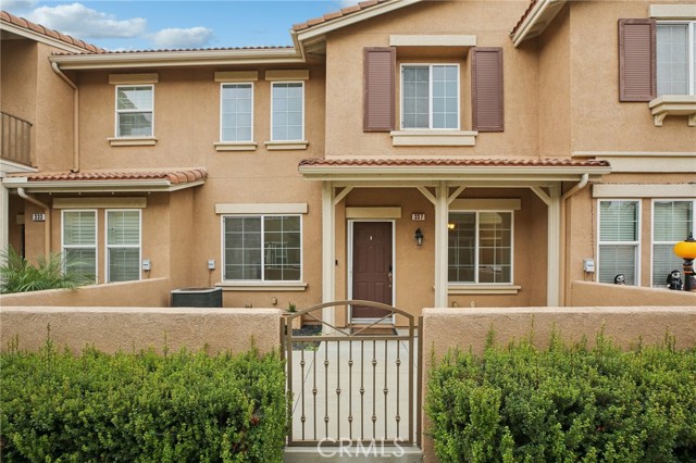 Detail Gallery Image 2 of 30 For 337 Mountain Holly, Orange,  CA 92865 - 2 Beds | 2/1 Baths