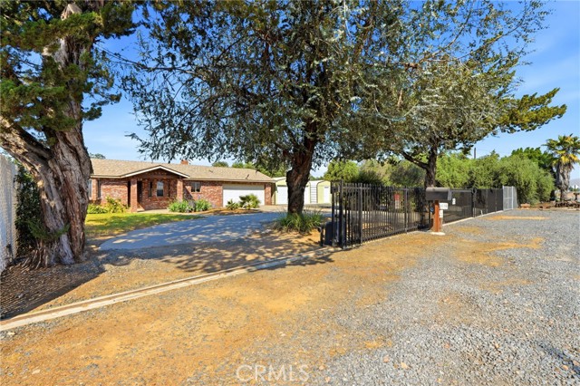 Detail Gallery Image 5 of 68 For 24053 Road 212, Lindsay,  CA 93247 - 3 Beds | 2 Baths