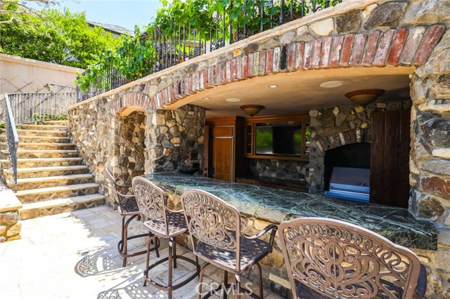 20 Cherry Hills Lane, Newport Beach CA: https://media.crmls.org/medias/0c78cb3d-384b-4cac-82b1-fd685bbdd673.jpg