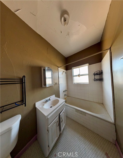 Detail Gallery Image 10 of 23 For 6120 Easton St, East Los Angeles,  CA 90022 - – Beds | – Baths