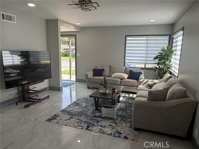 Detail Gallery Image 3 of 8 For 16561 Monroe Ln, Huntington Beach,  CA 92647 - 3 Beds | 2 Baths