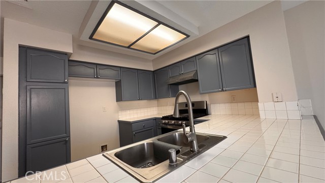 Detail Gallery Image 5 of 29 For 815 Alpine, Pomona,  CA 91767 - 3 Beds | 3 Baths