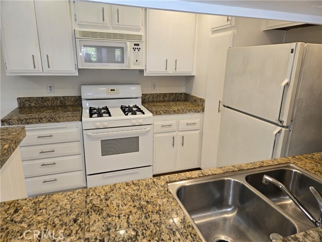 Image 15 of 52 For 3721 Country Club Drive 18