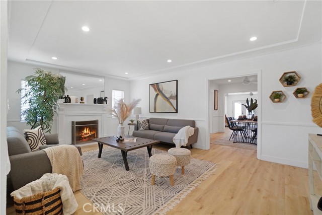 Detail Gallery Image 3 of 17 For 3636 Gardenia Ave, Long Beach,  CA 90807 - 4 Beds | 4 Baths