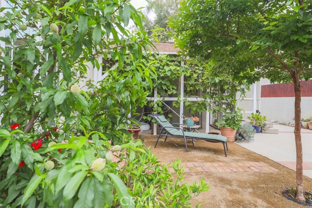 516 S Sparks S Street, Burbank CA: https://media.crmls.org/medias/0c7dc8fa-6d0b-4110-8ef3-7beb536a1bbe.jpg