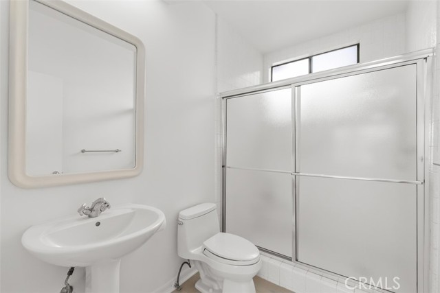 Secondary bathroom en suite