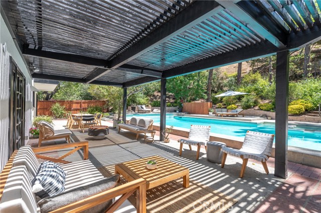 Detail Gallery Image 24 of 28 For 16990 Escalon Dr, Encino,  CA 91436 - 3 Beds | 2/1 Baths