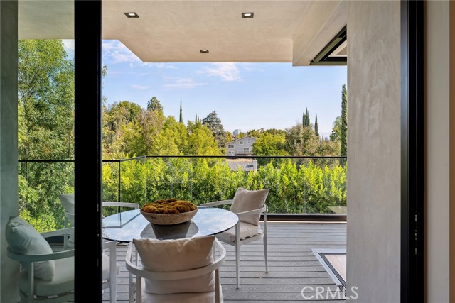 Detail Gallery Image 17 of 65 For 22268 Avenue San Luis, Woodland Hills,  CA 91364 - 5 Beds | 5/1 Baths