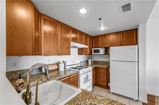 Detail Gallery Image 5 of 24 For 580 W Main #318,  Alhambra,  CA 91801 - 2 Beds | 2 Baths