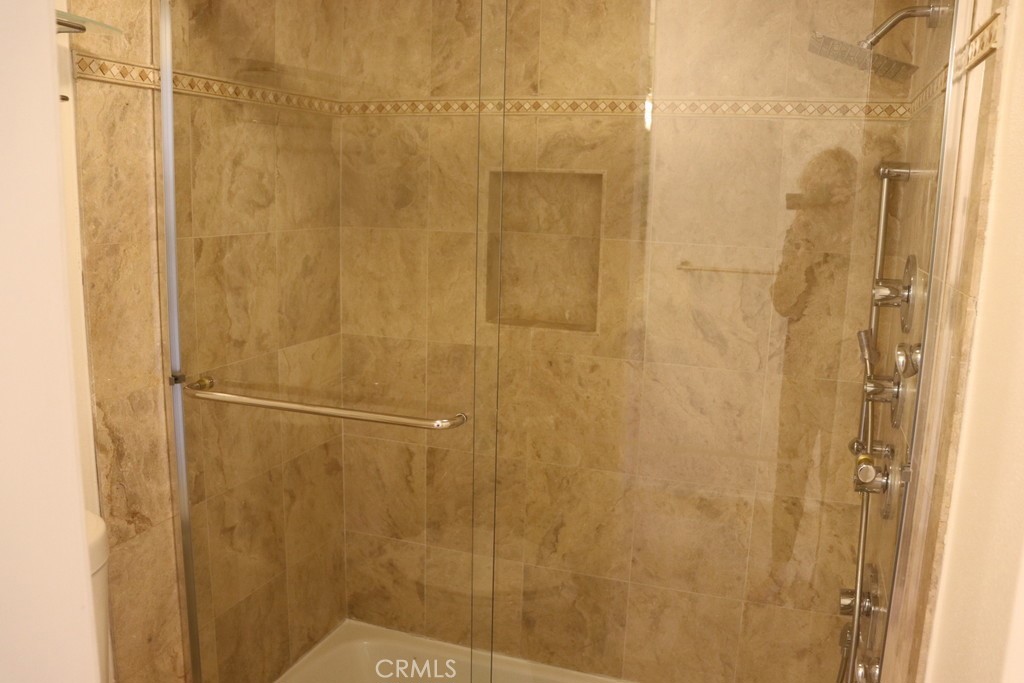 https://media.crmls.org/medias/0c7f3e76-ceba-4529-a124-32c846b6ee56.jpg?preset=X-Large