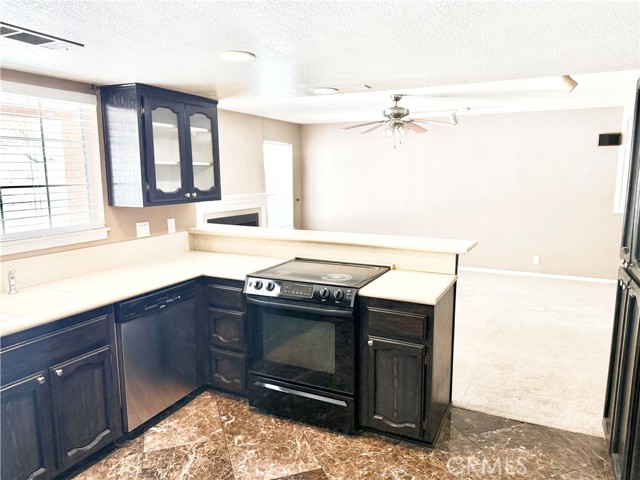 Detail Gallery Image 7 of 23 For 22962 Giant Fir Pl, Canyon Lake,  CA 92587 - 3 Beds | 2 Baths