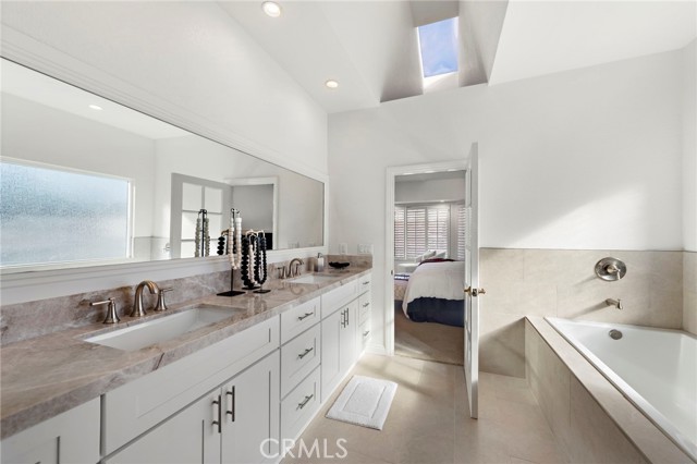 Detail Gallery Image 18 of 28 For 322 Jasmine Ave, Corona Del Mar,  CA 92625 - 4 Beds | 2 Baths