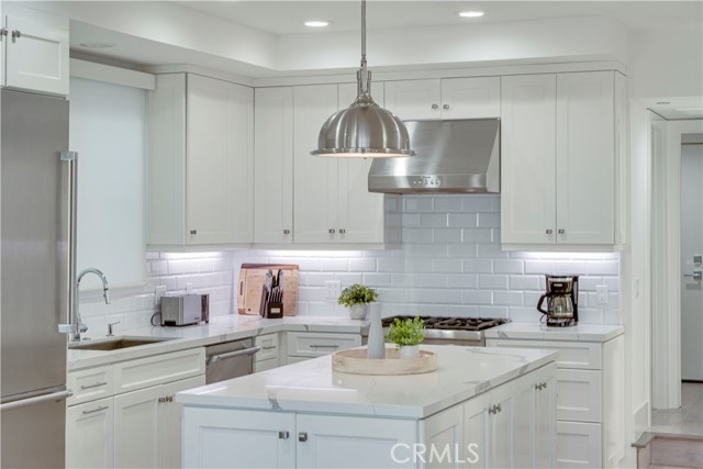 Detail Gallery Image 17 of 65 For 608 Heliotrope, Corona Del Mar,  CA 92625 - 4 Beds | 4 Baths