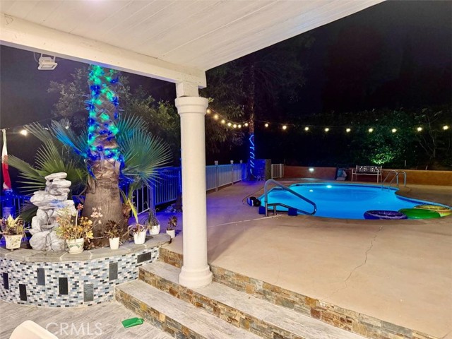 20520 Rhoda St, Woodland Hills, CA 91367