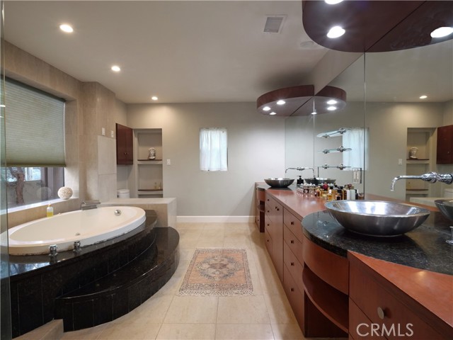 Detail Gallery Image 28 of 39 For 207 S Poinsettia Ave, Manhattan Beach,  CA 90266 - 4 Beds | 5 Baths