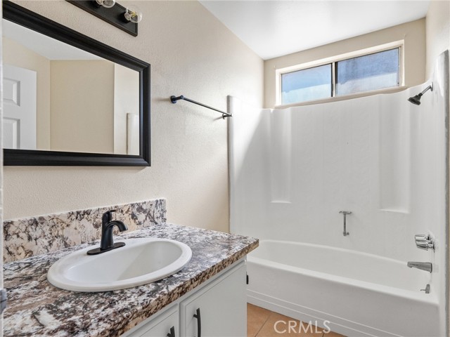 Detail Gallery Image 14 of 35 For 16615 Batson Pl, Victorville,  CA 92395 - 4 Beds | 2 Baths