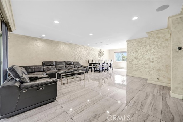 Detail Gallery Image 6 of 37 For 8038 via Pompeii, Burbank,  CA 91504 - 3 Beds | 3 Baths