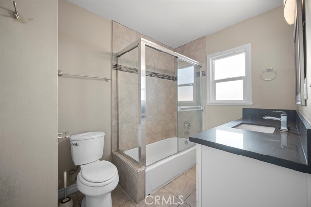 7736 Bellaire Avenue, North Hollywood CA: https://media.crmls.org/medias/0c81842f-8b00-4958-9541-4c0a20485e88.jpg