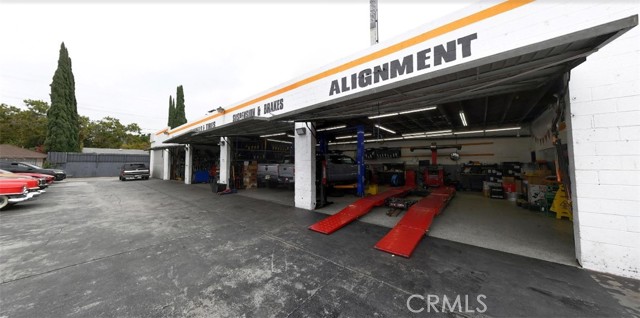 900 S San Fernando Boulevard, Burbank CA: https://media.crmls.org/medias/0c82e266-b938-4f0c-8b82-5e31eedec3c0.jpg