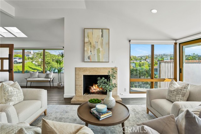 Detail Gallery Image 4 of 33 For 11 Skysail Dr, Corona Del Mar,  CA 92625 - 2 Beds | 2/1 Baths