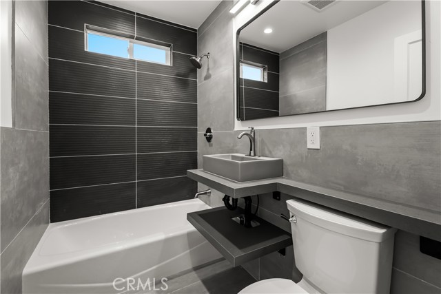 Detail Gallery Image 9 of 24 For 5324 W 121st, Hawthorne,  CA 90250 - – Beds | – Baths