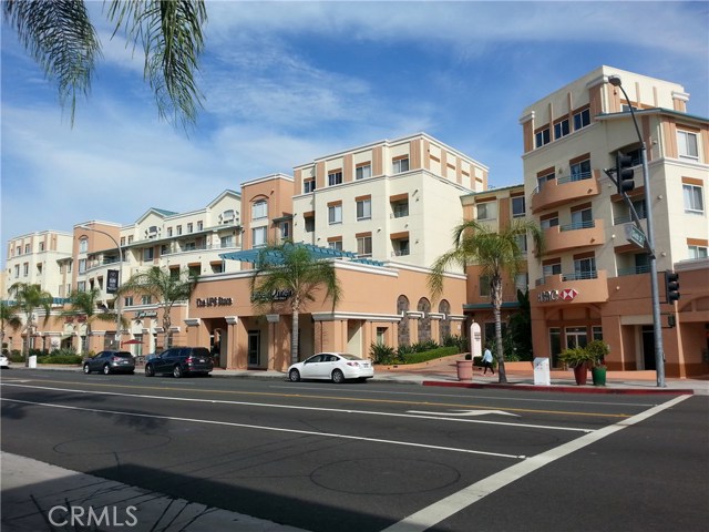 580 W Main Street 116 Alhambra, California A Very secured and peace place to live and enjoy downtown Alhambra! It close to everything here! you can drive local road to downtown LA in 15 minutes. This condo equipped with private use 2 car parking spaces, tennis course, club house, court yard…